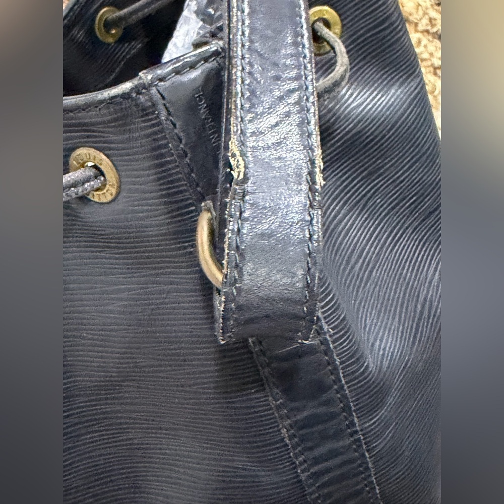 Louis Vuitton‎ Epi Noé Bucket Bag in Noir Black GM - Picture 9 of 14
